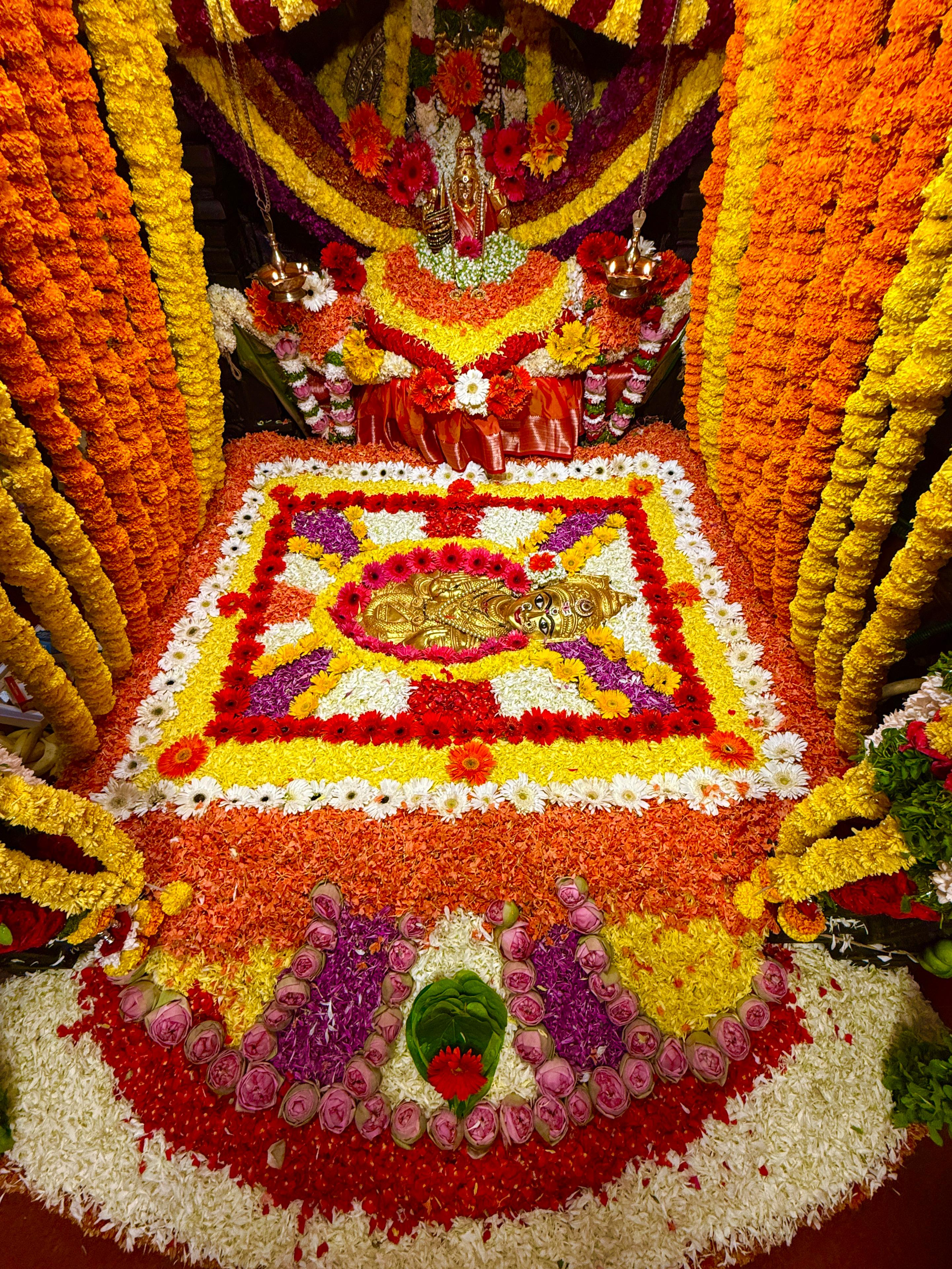 శ్రావణ మంగళవార ప్రత్యేక అలంకరణలో ఎల్లమ్మ తల్లి